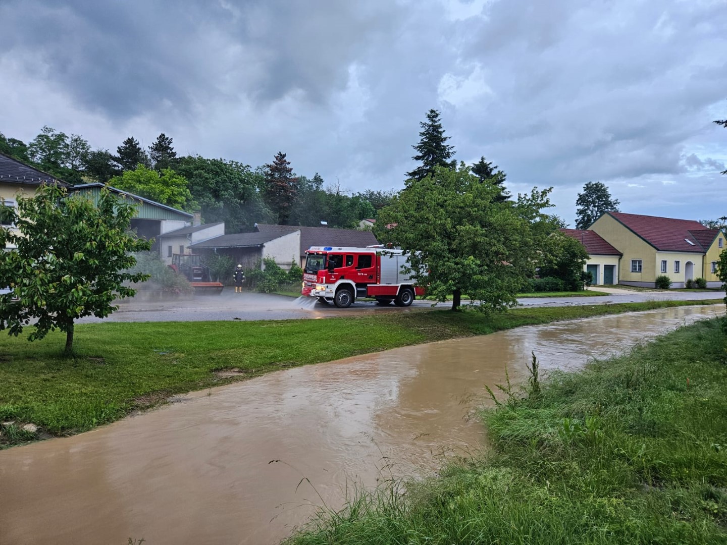 www.feuerwehr-ladendorf.at